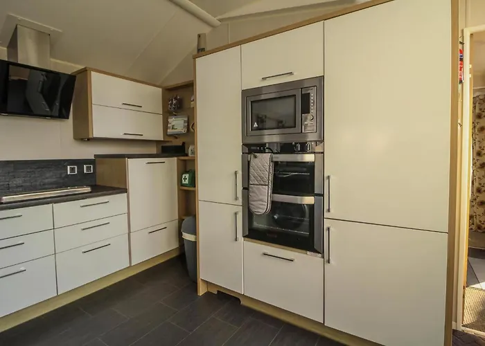 Stunning Caravan With Large Decking At California Cliffs In Norfolk Ref 50001Oc